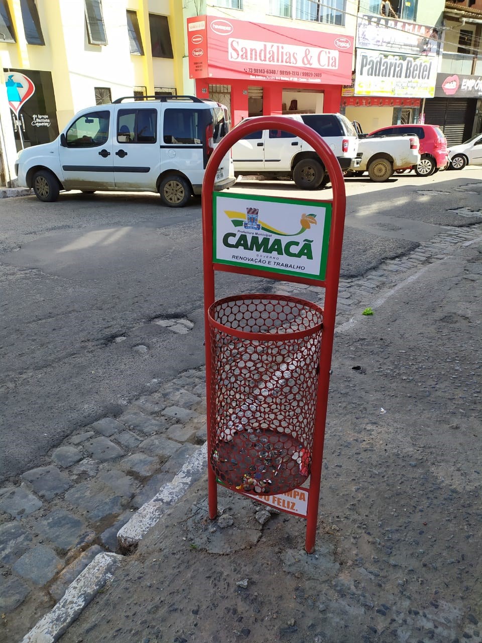 Camacã: Novas lixeiras estão sendo colocadas na cidade
